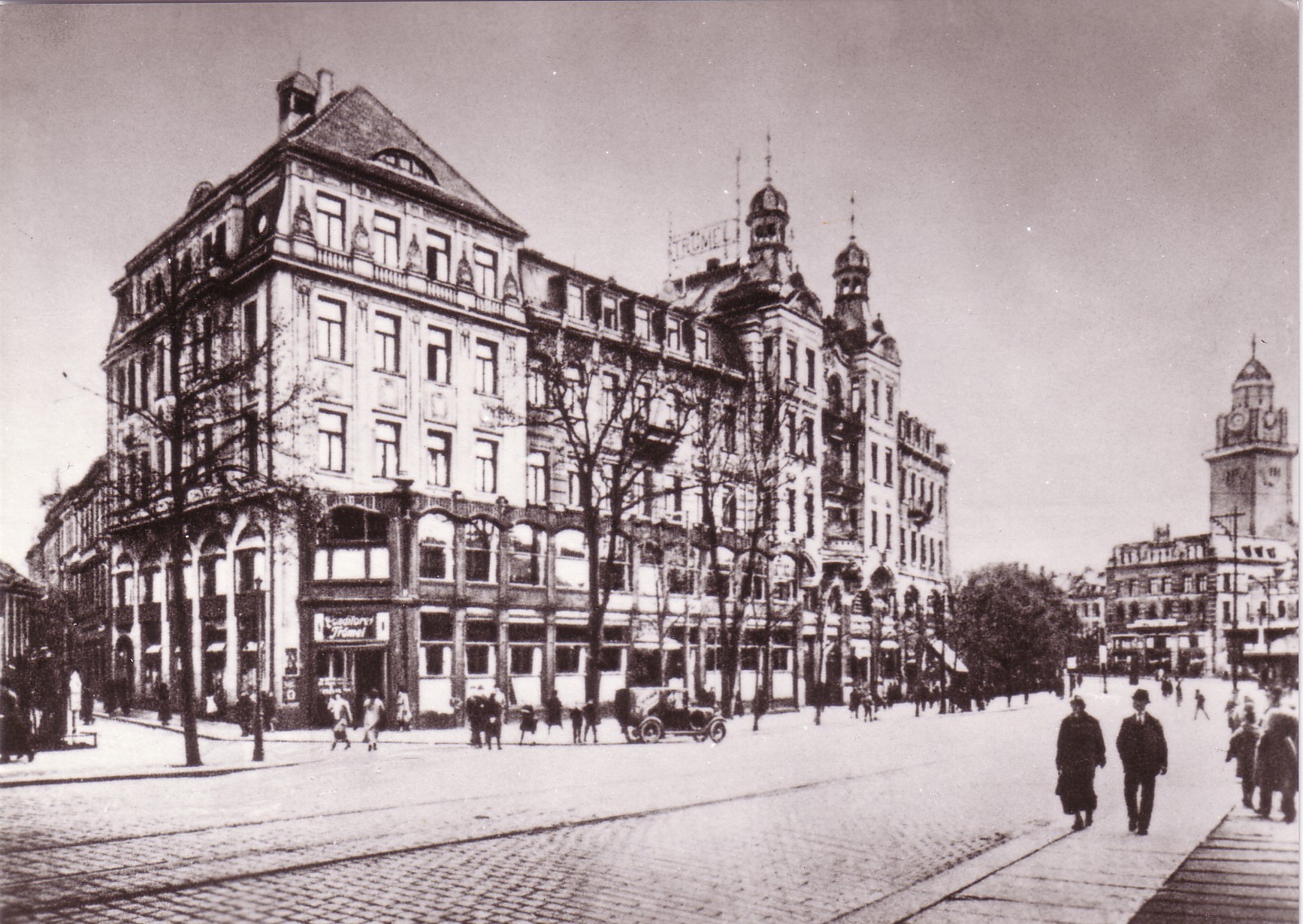 02 010 Untere Bahnhofstraße mit Cafe Trömel um 1930